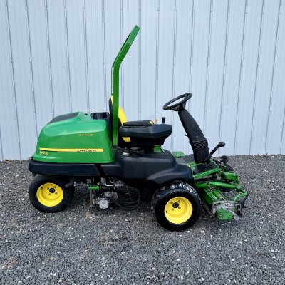  2020 John Deere 2500B Triplex -  3WD  with groomers