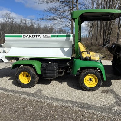  2020 John Deere progator with dakota topdresser 2020A