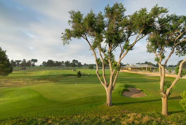 Rockwind features 27 holes of golf, including a nine-hole short course for beginners.