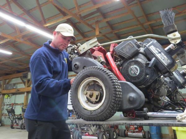 2016 Technician of the Year winner Kris Bryan of Pikewood National Golf Club.