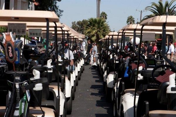 Making newcomers to the game feel welcome can be the difference between a tee sheet that is full or empty. Caddyshack photo: © Warner Brothers.