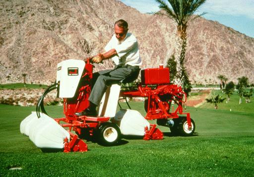 Jacobsen introduced the Greens King riding greensmower in 1968.