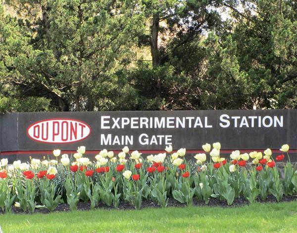 As part of the deal, FMC will acquire Du Pont's agricultural research facility in Delaware.